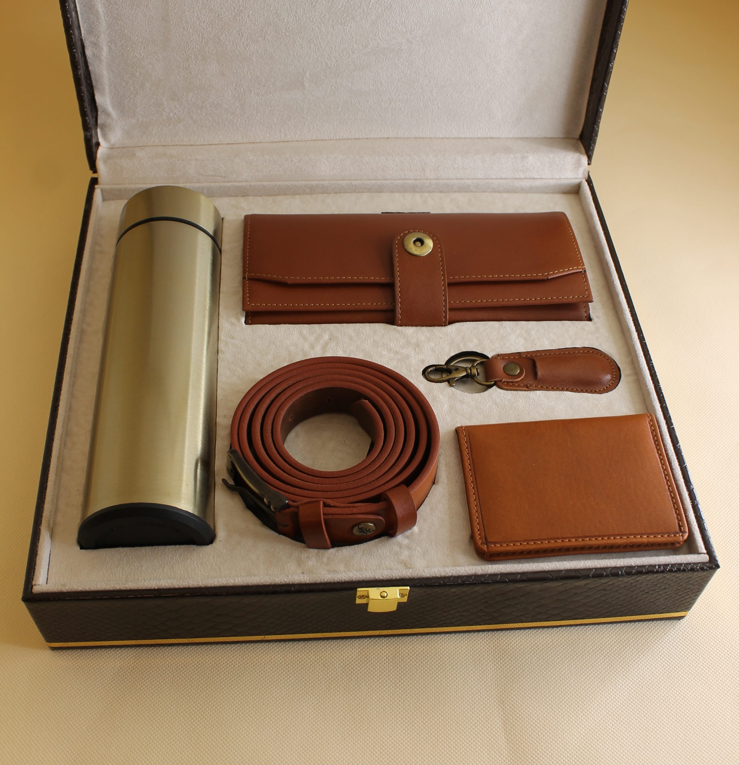 ست زنانه چرم طبیعی