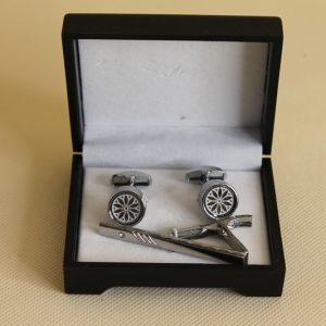 دکمه سردست و گیره کروات